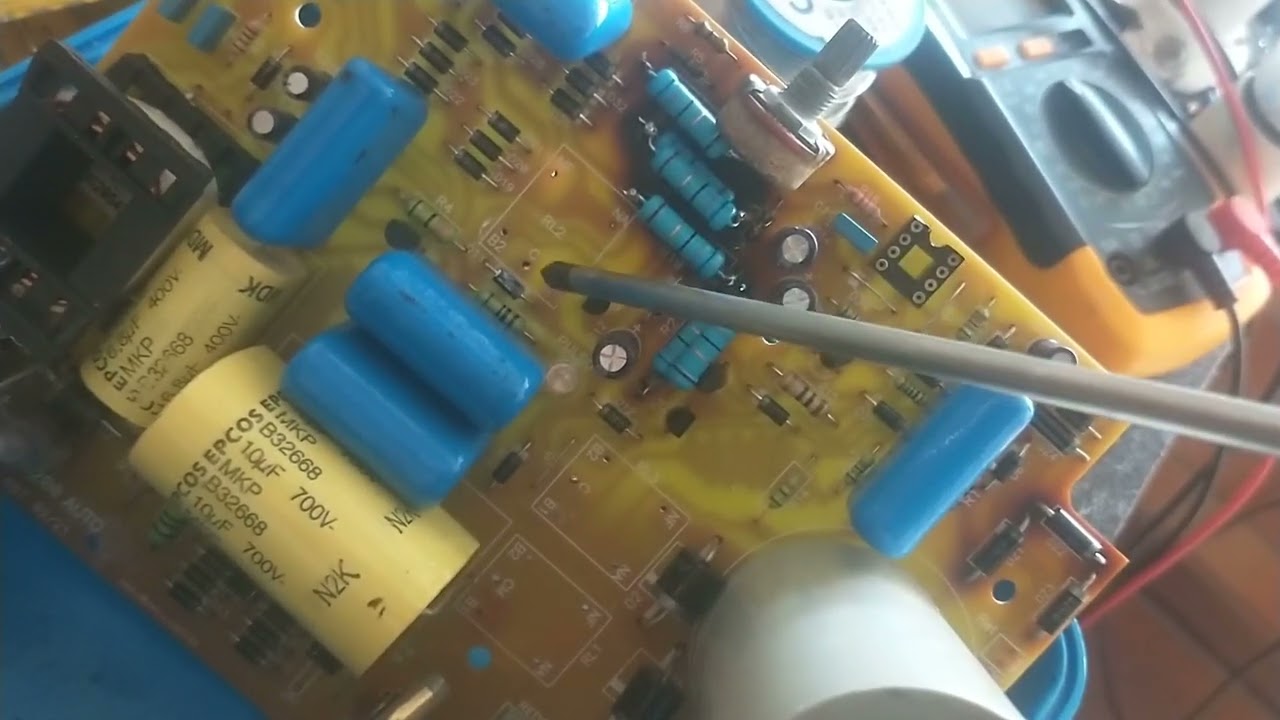 Eletrificador de cerca zebu zk200, liga e desliga em seguida, eliminação do microcontrolador.