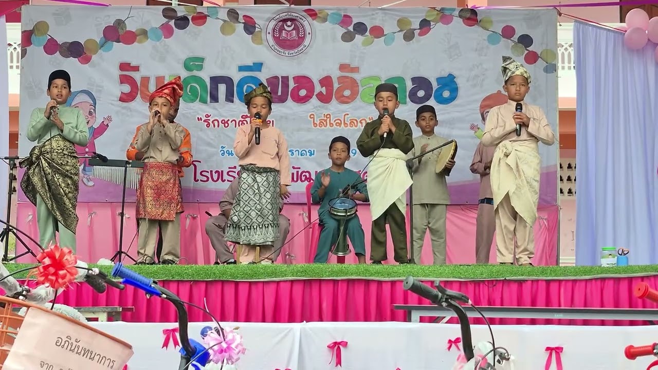 การแสดง  Kompang ของนักเรียนโรงเรียนศรีพัฒนศาสตร์