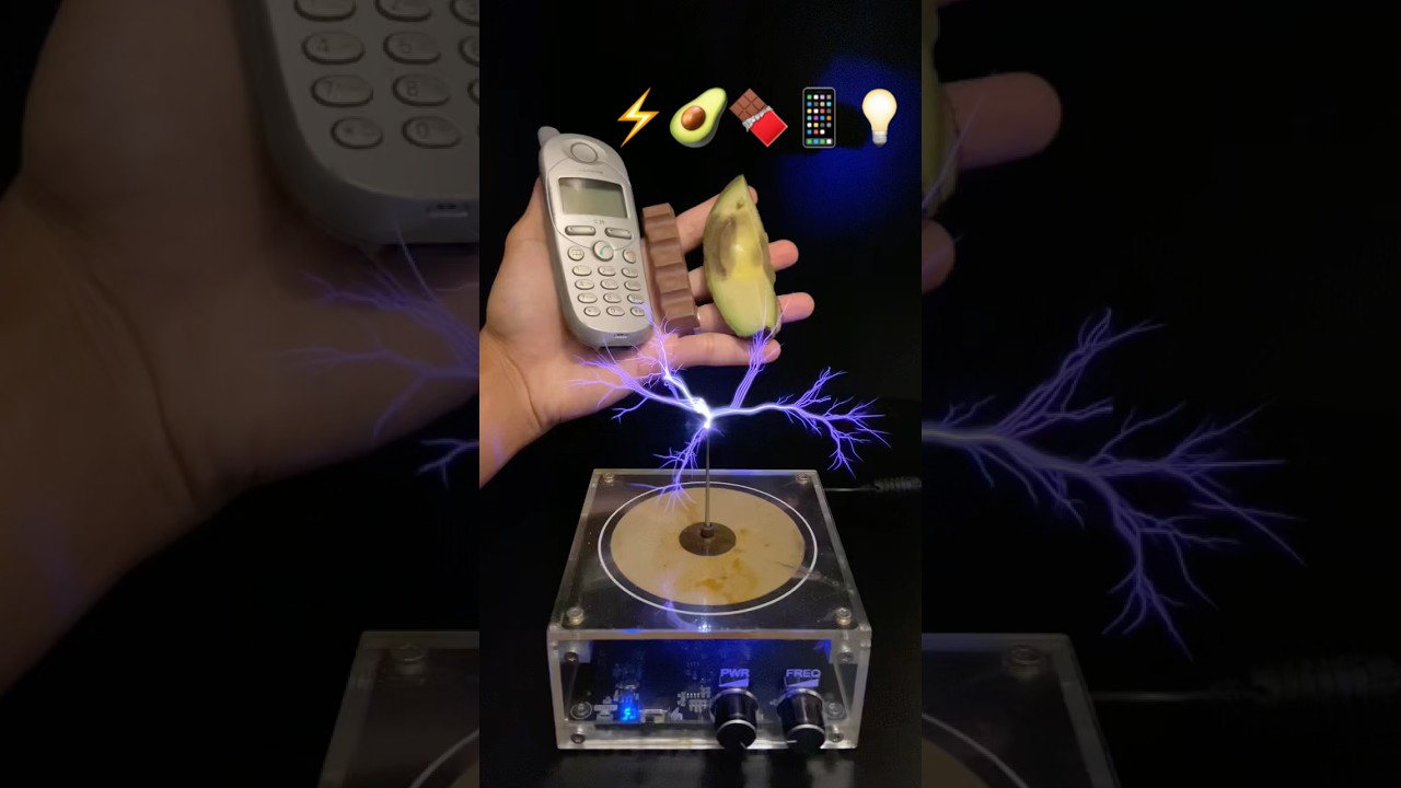 Tesla Coil VS phone  📱 😱 #experiment #teslacoil #science