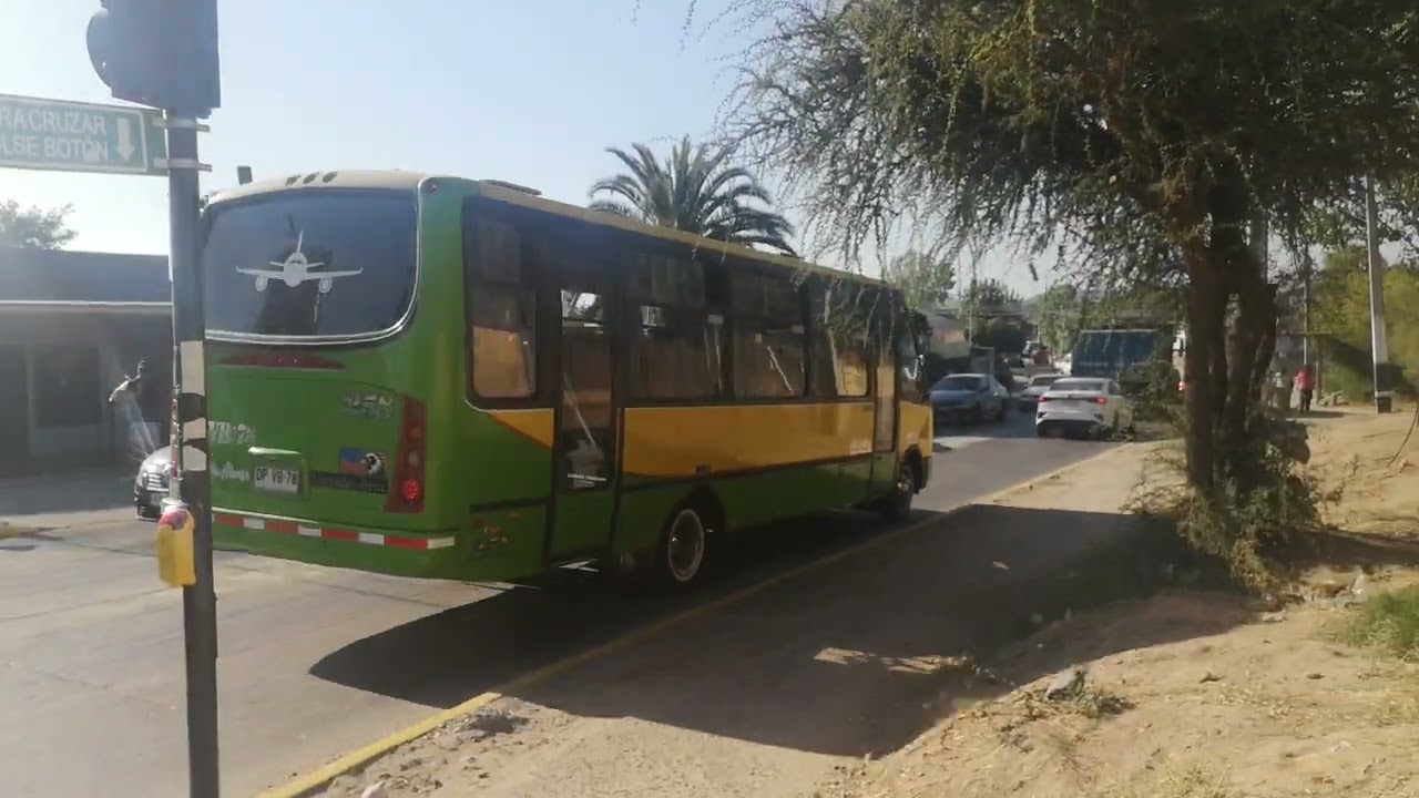 Bus de la empresa agdabus línea C01 pasando por la calle Maturana 
