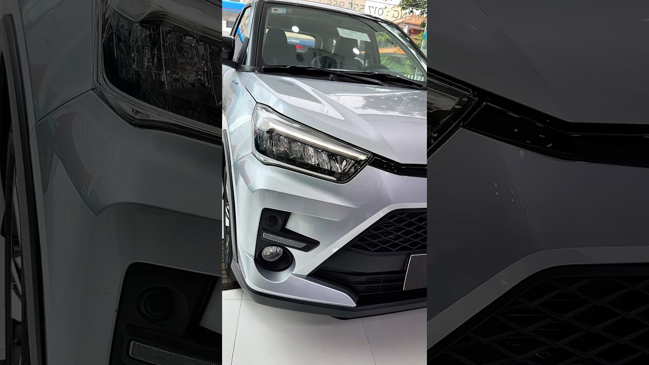 Recenzja Toyoty Raize 2025 w kolorze srebrnym