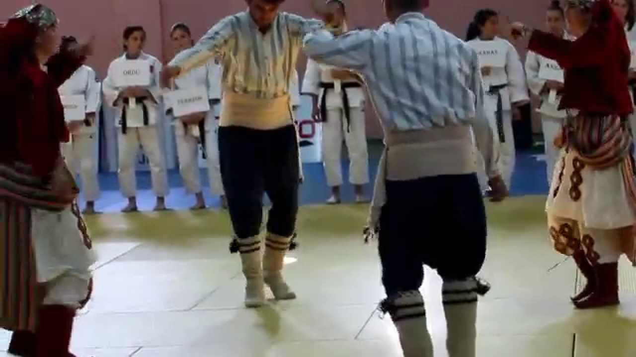Mersin Mut Halk Oyunları Ekibi
