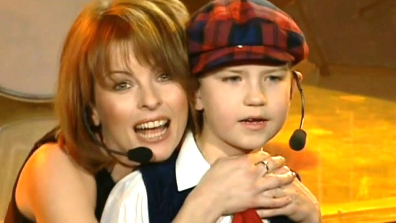 Iveta Bartošová & Robert Papoušek | Ku Praze uhání vlak | 2001