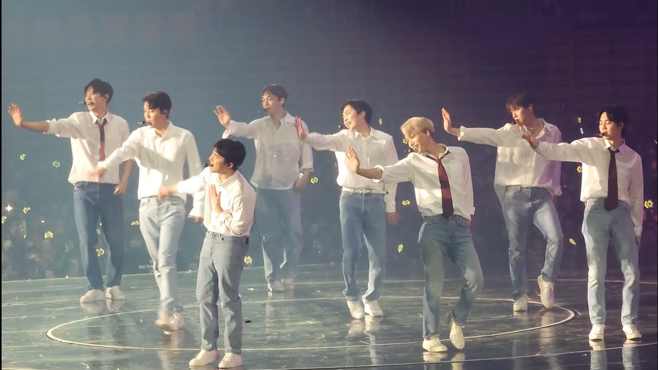 exo clock 230408 엑소  love me right 럽미라잇