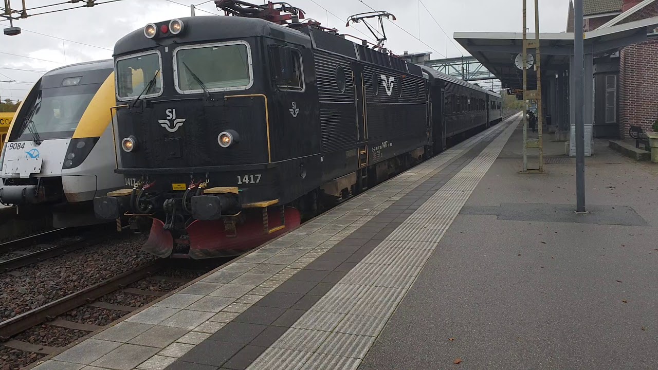 Halden express l&auml;mnar Trollh&auml;ttan med helsvart lokt&aring;g