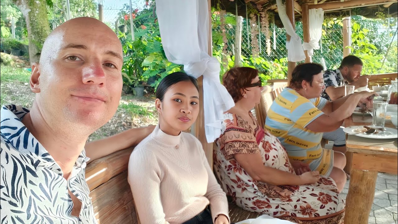 CELEBRATING OUR 11th MONTHSARY WITH FAMILY! 