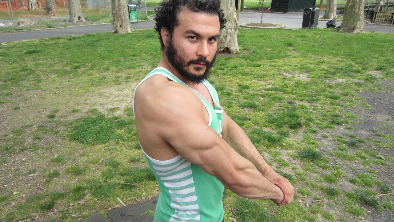 Exercises for BIGGER ARMS without WEIGHTS - Eric Rivera | Thats Good Money