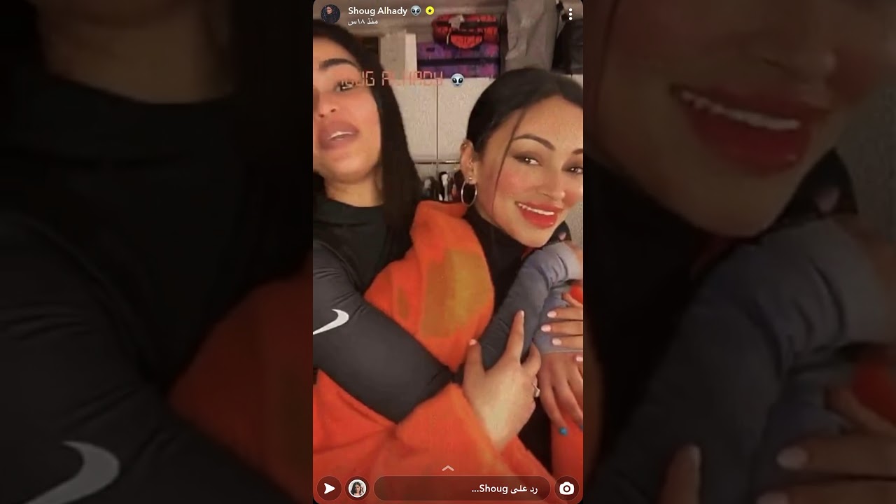تصوير شوق الهادي تزور ليالي دهراب في منزلها و يلعبون لعبه من غير صوت