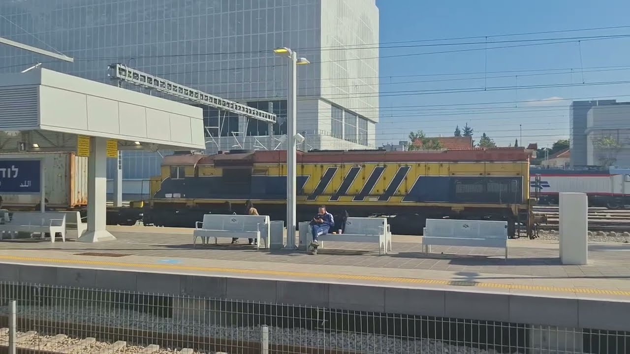 EMD G26CW-2 № 614 Hualing a Intermodal Freight Train Arriving & Departing Lod Station