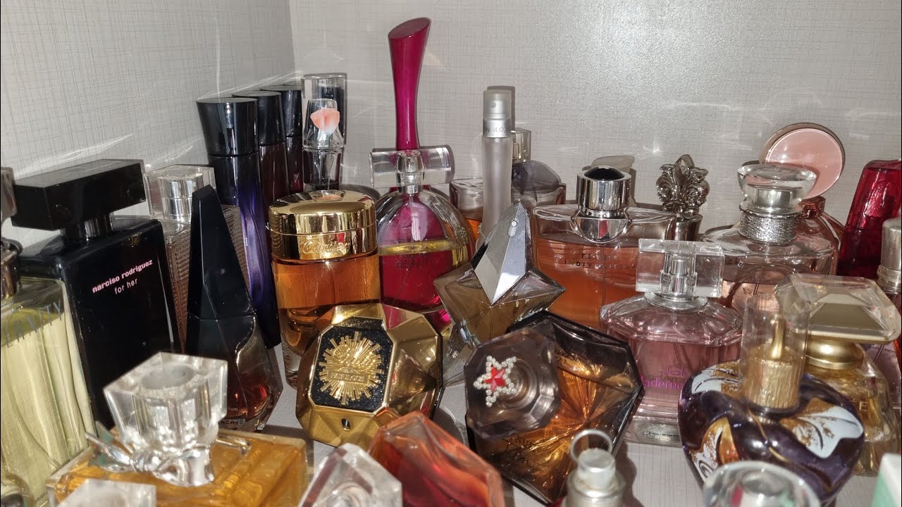 Um TIQUINHO da minha coleção de perfumes. #perfumes #minhacoleçaodeperfumes #perfumesimportados