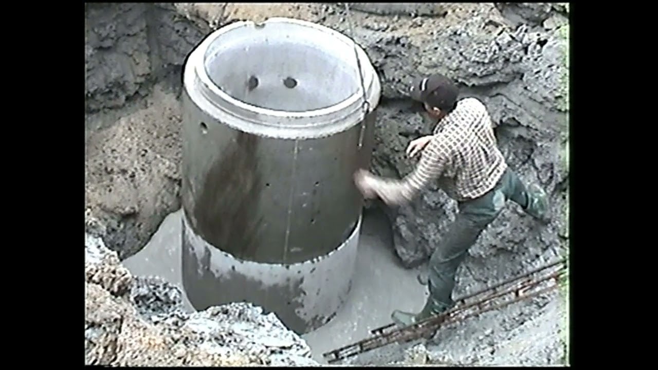 Digging well. Poclain 75B 1985