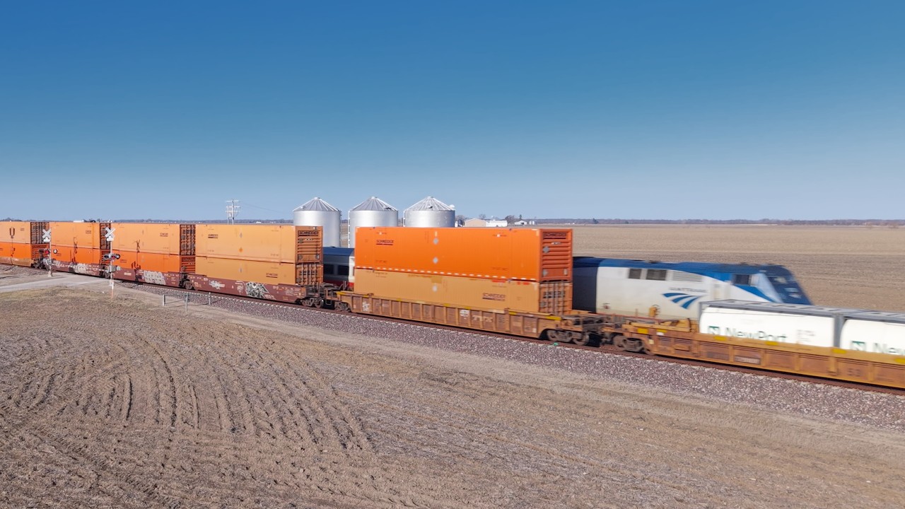 Amtrak vs Union Pacific — Horn Blasts Through Container Gaps
