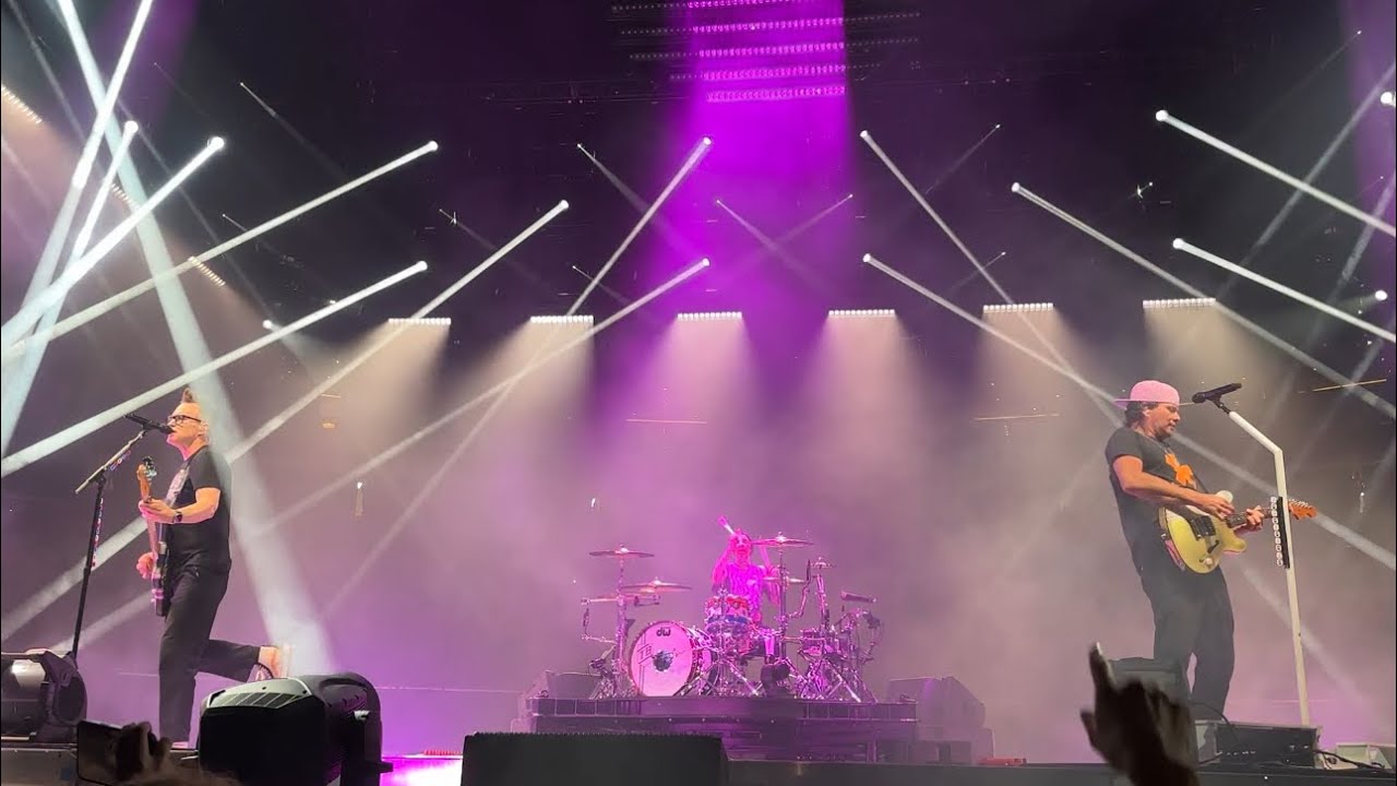 Blink-182 - Intro+Feeling This : Live @ Kia Center