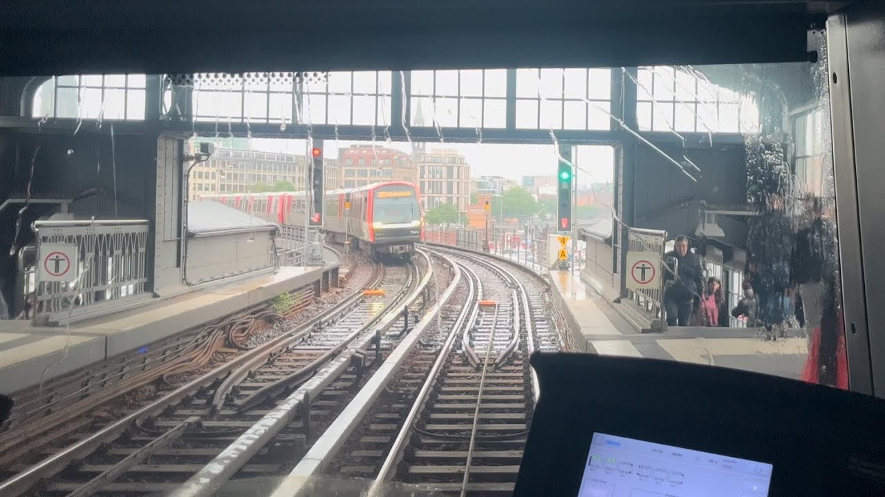 Hamburg subway front view + short Railfanning Hamburg station 2024