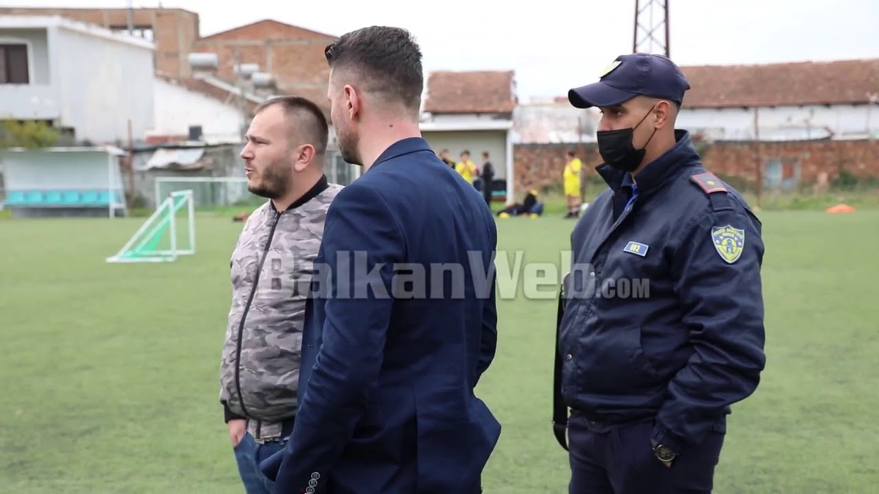 Në listat e kandidatëve të PD,Andi Lila përzihet nga stadiumi i Kavajës gjatë intervistës për News24