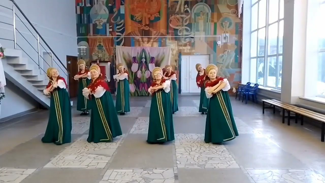 Народно-стилизованный танец "Ходят парами подружки".