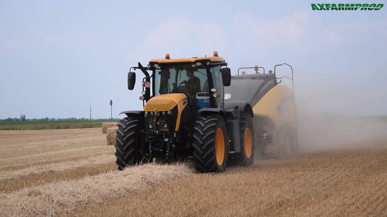 Pressage en JCB Fastrac 4220 & NH bigballer 1290