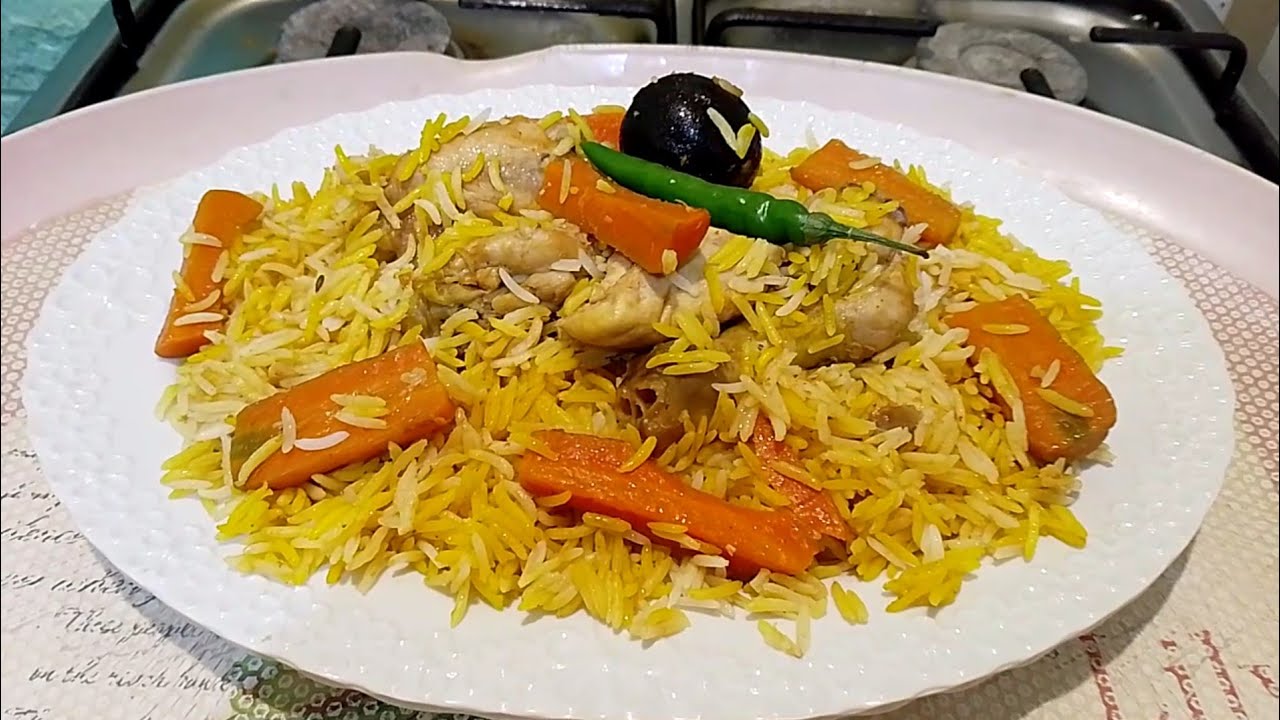 Nasi biryani ayam tanpa bawang goreng masakan arab