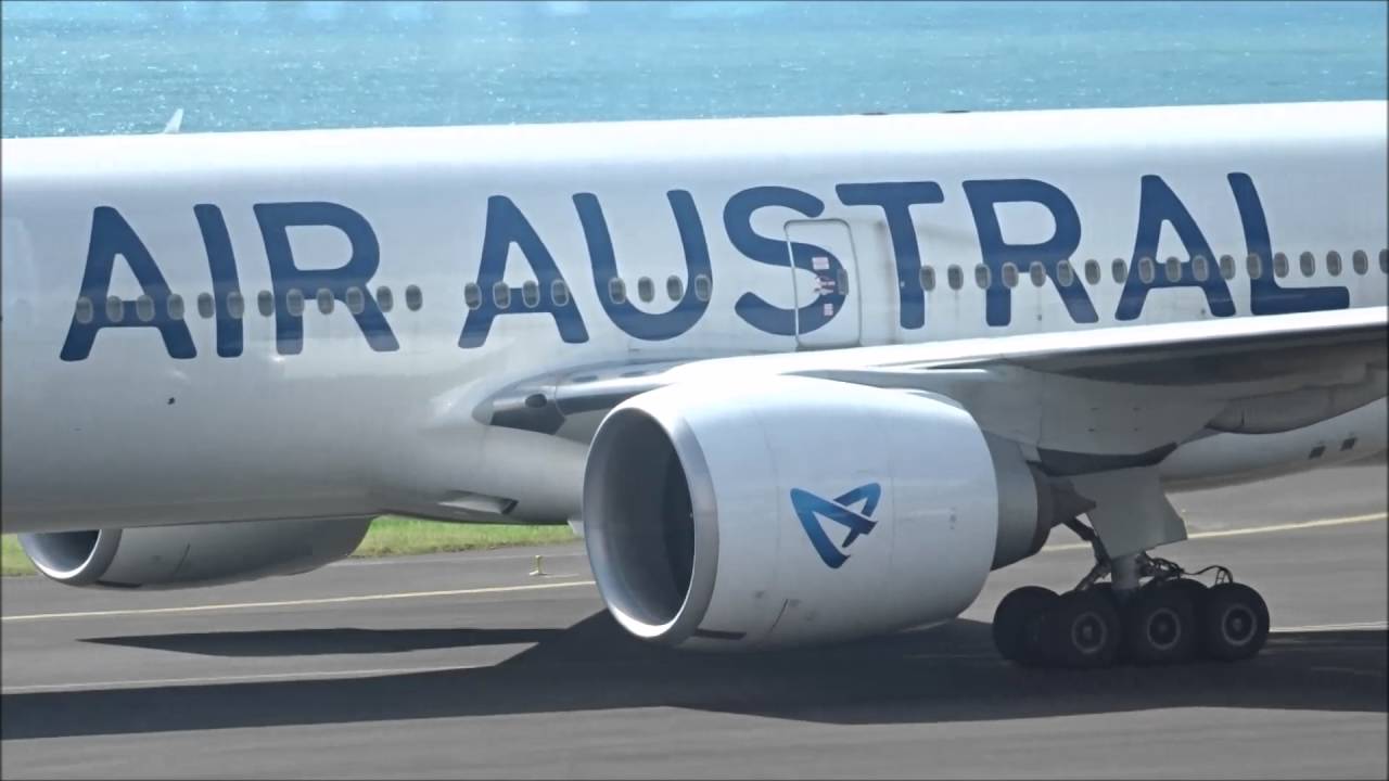Planes Spotting at Roland Garros Airport-Takes offs and Landings, RUN/FMEE
