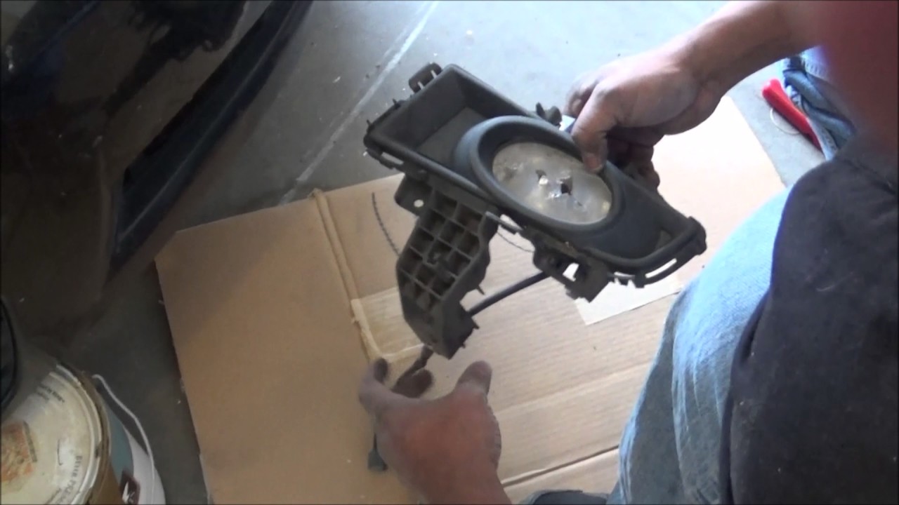 How to change your Fog lights assembly on a Mazda 3 2009