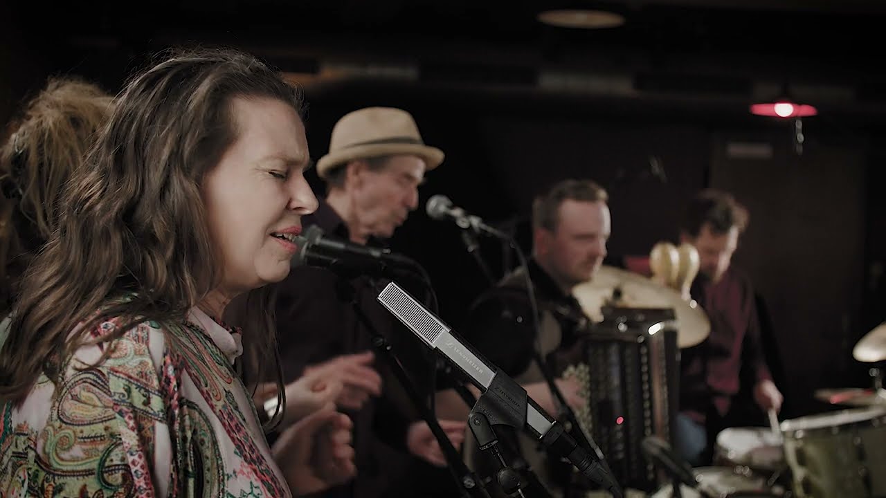 Mat Callahan & Yvonne Moore and friends: Another Message Comin'
