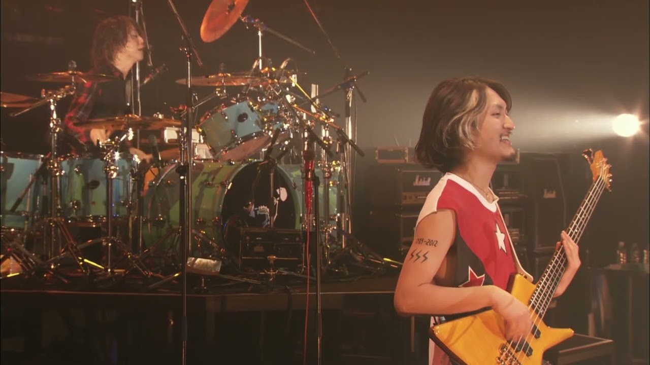 ONE OK ROCK - Kagerou [Live from 2012 Zankyo Reference TOUR in YOKOHAMA ARENA] (4K)