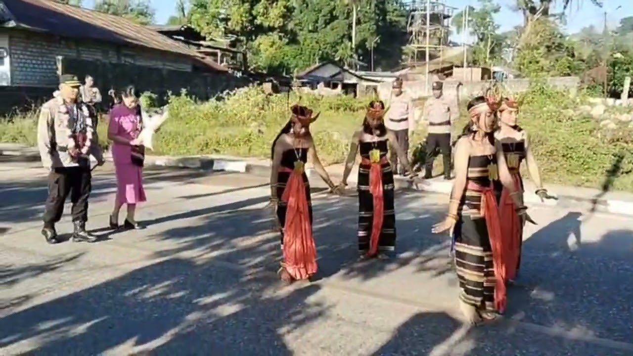 Tarian Penyambutan Kapolres Sumba Barat yang baru  AKBP Yohanis Nisa Pewali, S.S. MH.
