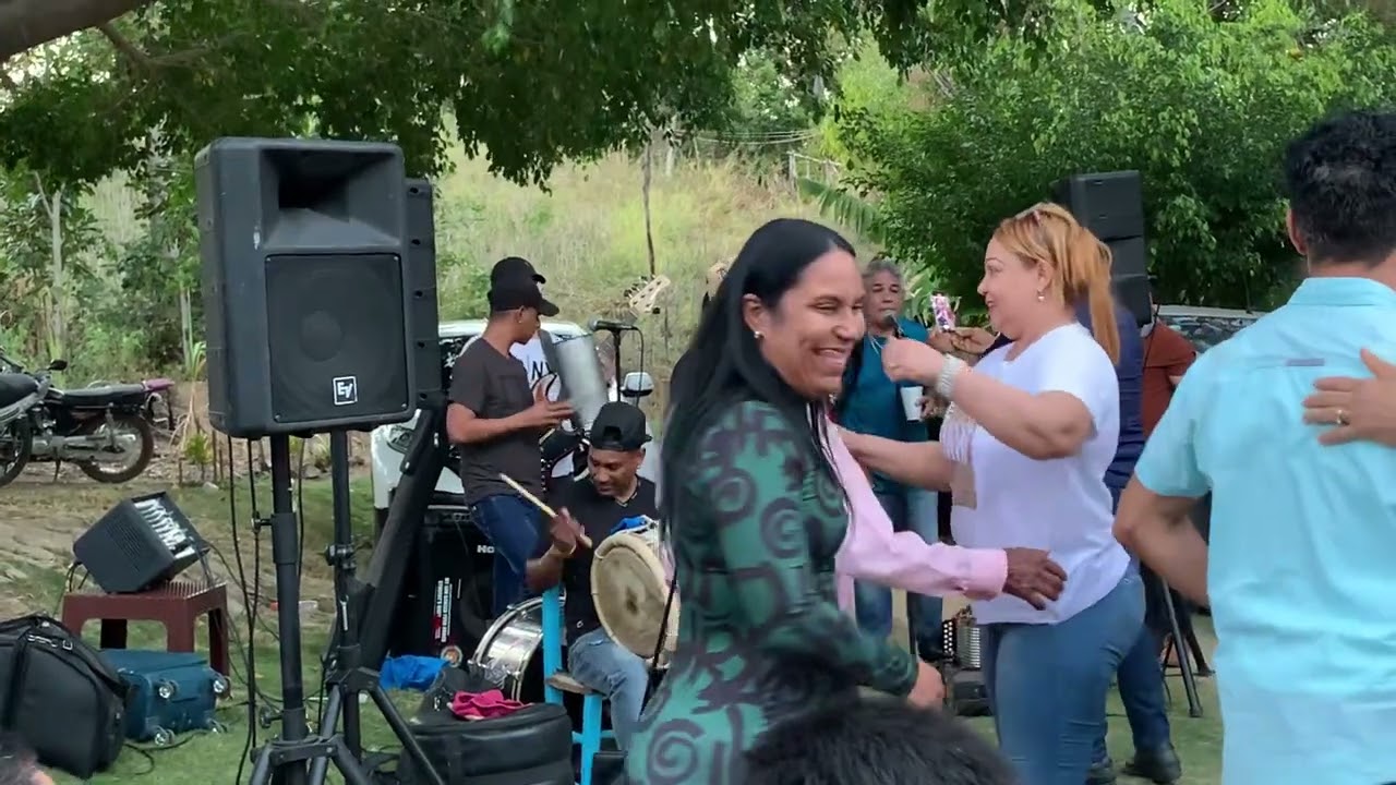 Nicolás Gutiérrez ( el manos brujas ) - la familia Alonso #merenguetipico #merengueripiaord