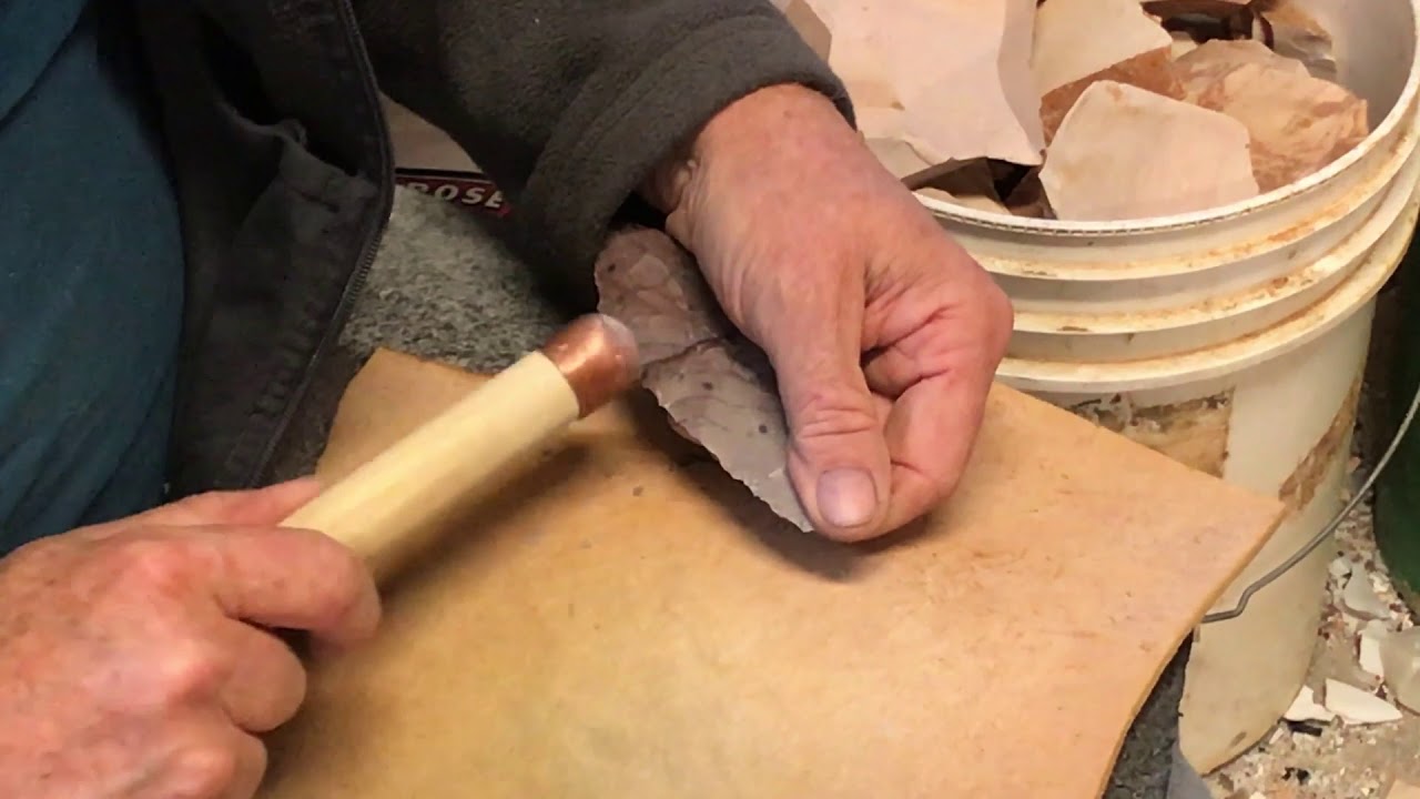 Flintknapping a corner notched blade - GoKnapping.com