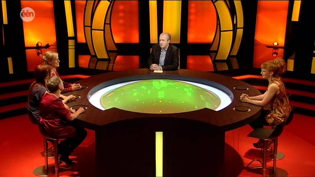 Karen Damen van K3 met moeder en zus in De premiejagers deluxe 28 januari 2012