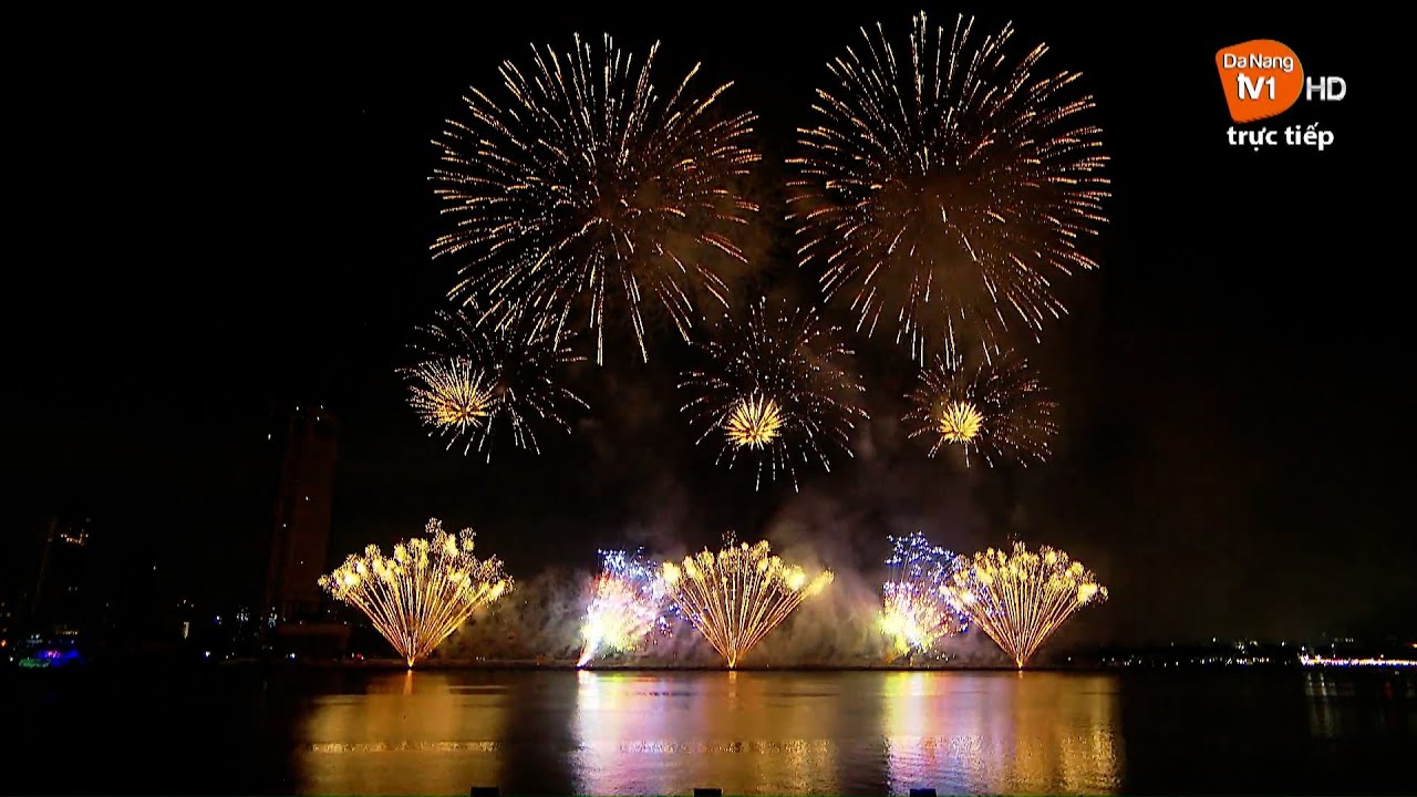 Mãn nhãn với màn trình diễn của đội Z121 Vina Pyrotech(đội Việt Nam 2) trong đêm thi thứ 2 DIFF 2025