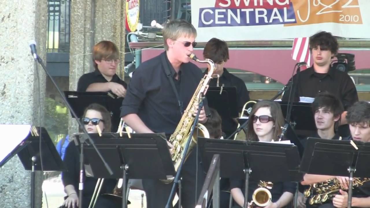 Fontainebleau High School Jazz Ensemble Performs The Chicken
