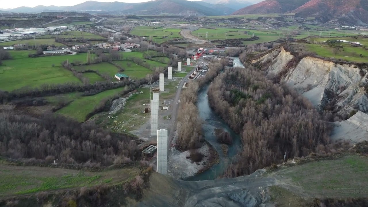 Viaducto sobre el rio gallego
