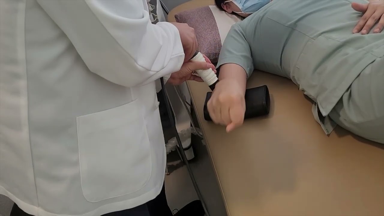 8. neuromyofascial release using radial ESWT - lat elbow