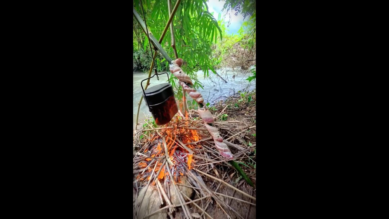 ហូបសាច់ច្រាំងអ៊ូកក្បែរមាត់អូរនៅភ្នំមាសដែលអត់មានមាស Golden mountain adventure grill pork near river