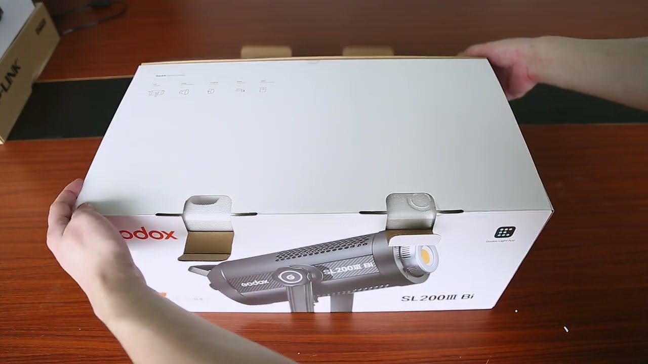 Godox SL-200IIIBi Bi 215W Bi-Color LED Video Light Unboxing
