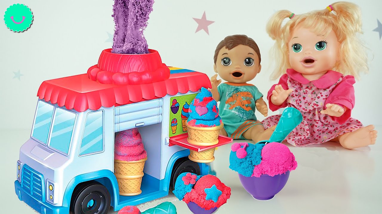 Hacemos helados de KINETIC SAND 🍦Con Sara y Luke BB Juguetes