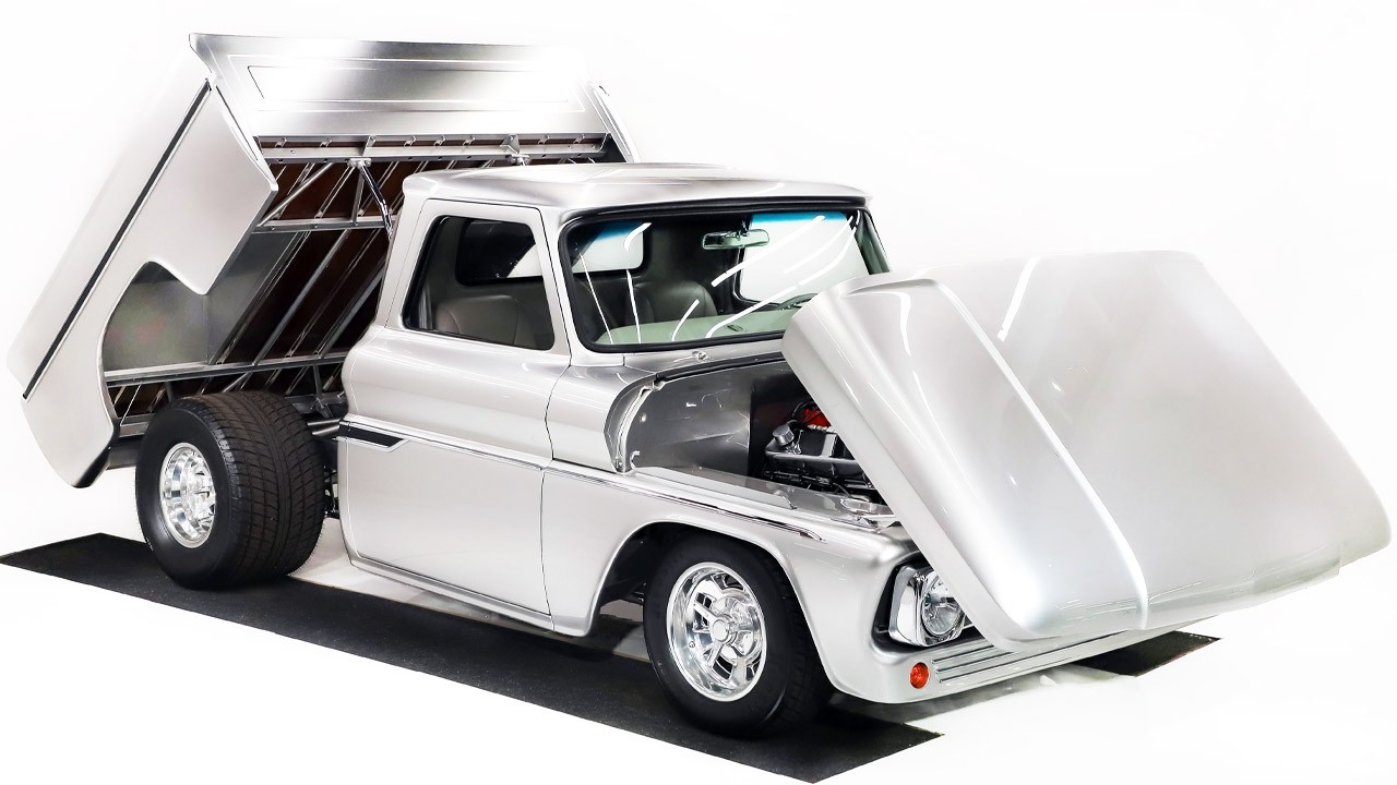 В музее Volo Auto Museum продается Chevrolet C10 1965 года выпуска (V21943).
