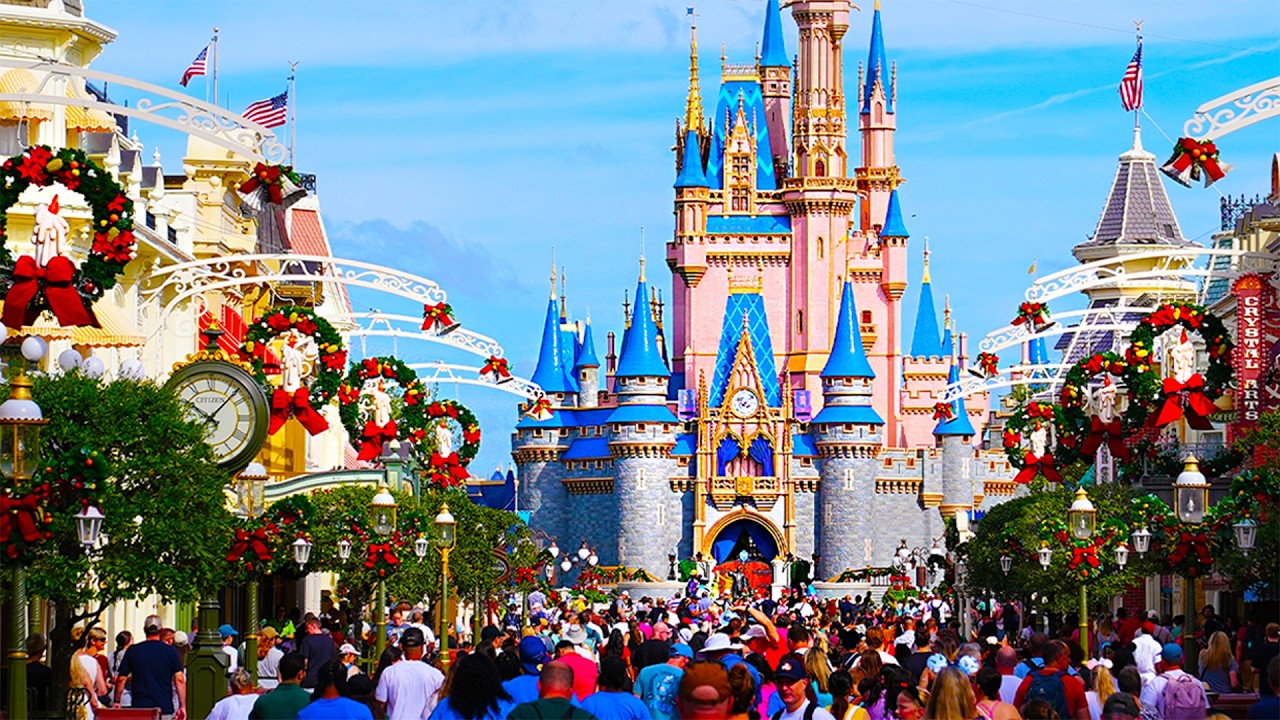 Magic Kingdom Christmas 2024 - Walkthrough, Parade & Merchandise at Walt Disney World [4K POV]