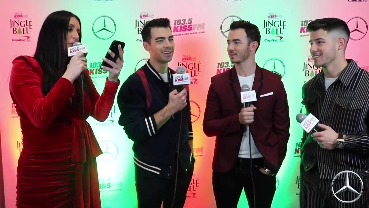 Jonas Brother talks about their wives, new *future* Babies (???) and plays 