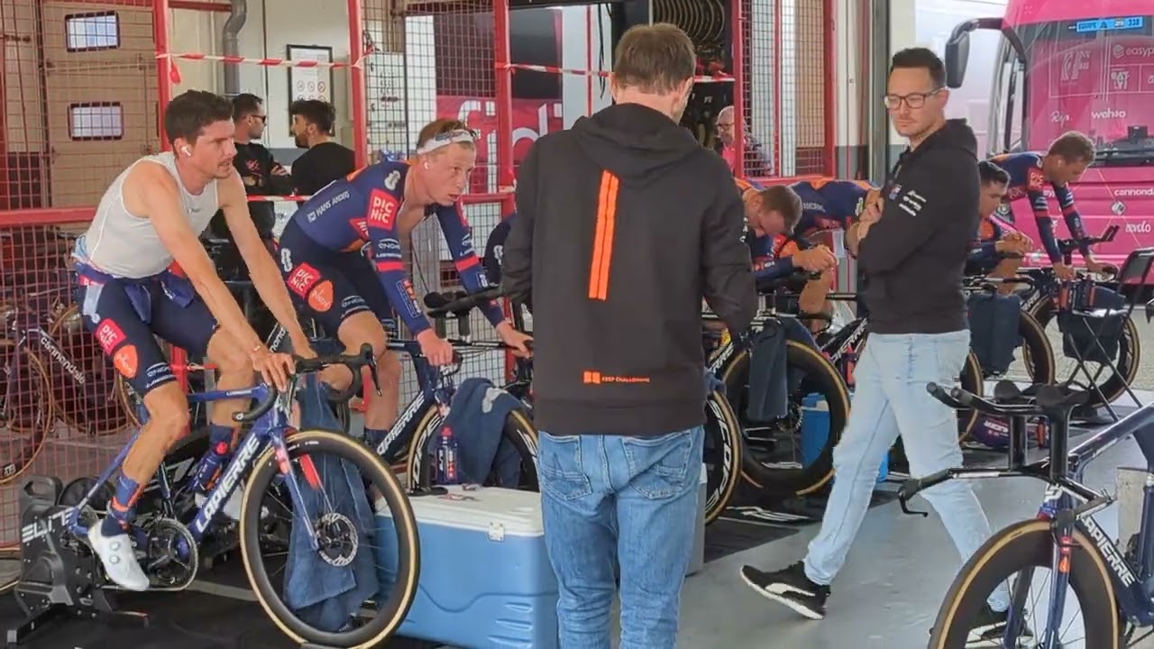 Team PICNIC-postnl. Paris-Nice 2025. #cycling #teampicnicpostnl #parisnice