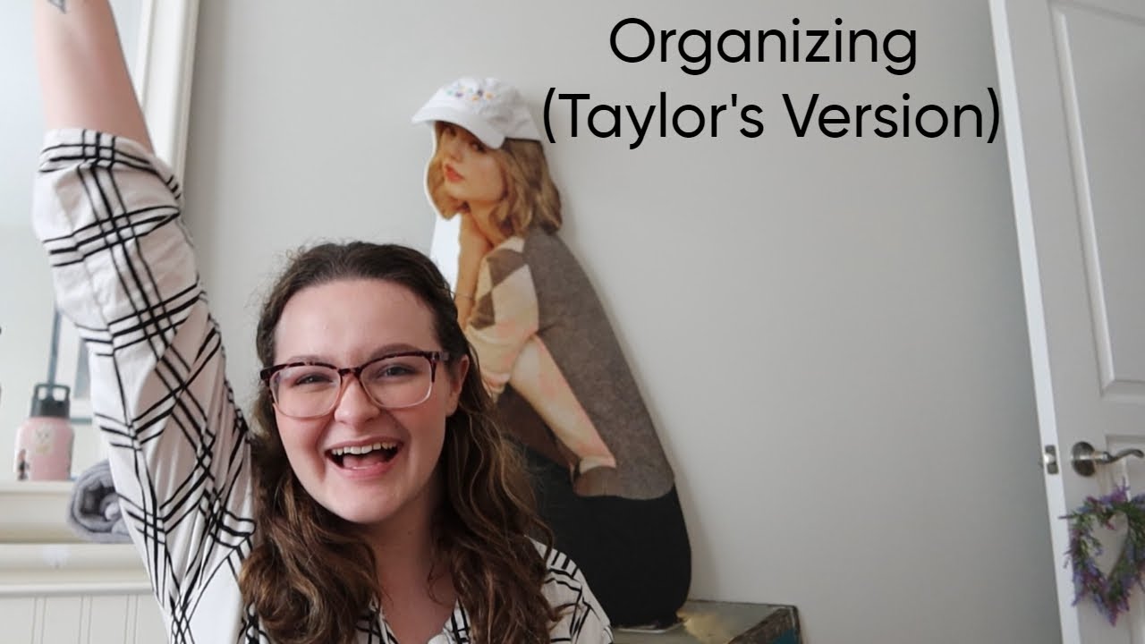 ORGANIZING MORE TAYLOR SWIFT MERCH...