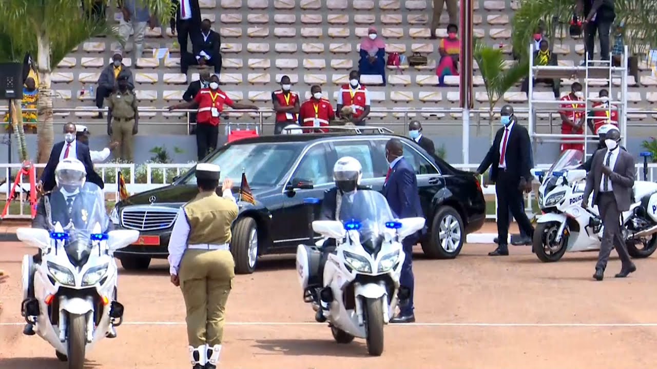 Museveni's Convoy arrives at the 59th independence celebrations at Kololo grounds