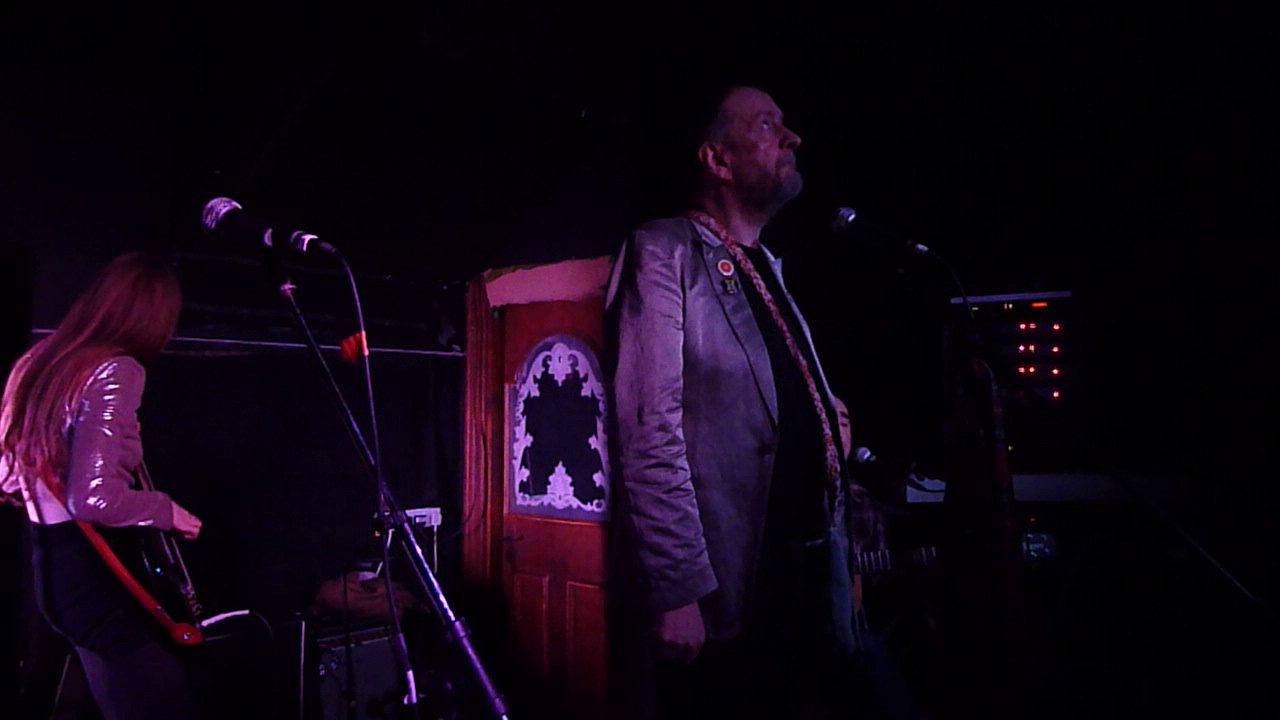 Duglas T. Stewart 'I Wanna Fall In Love' Live at The Hug and Pint 21/01/17