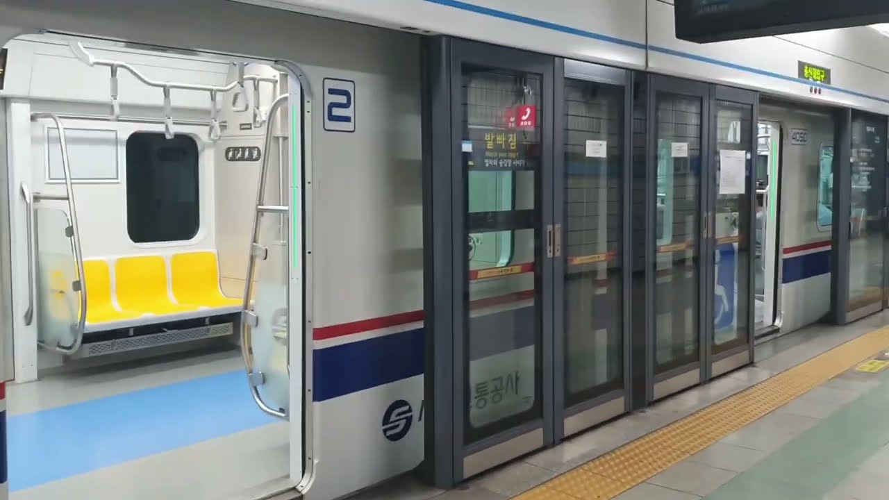 서울지하철 4호선 총신대입구(이수)역의 전동차/Seoul Line4 Chongsin univ(isu stn.)