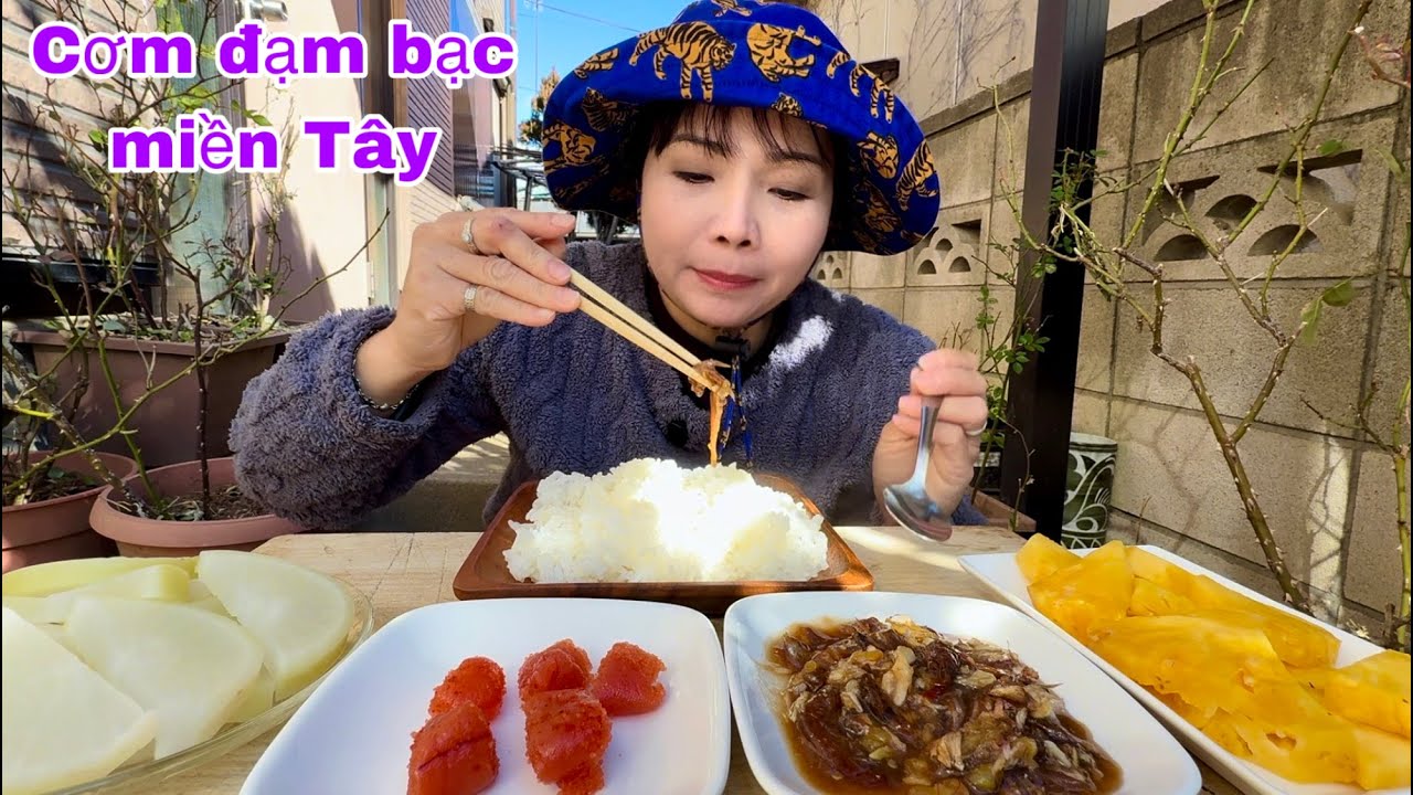 Bữa cơm đạm bạc với mắm chưa đậm chất nhà nông của em