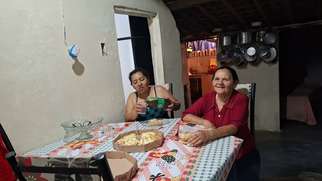 HOJE FOI NOITE DE PIZZA NA CASA DOS MEUS  PAIS 