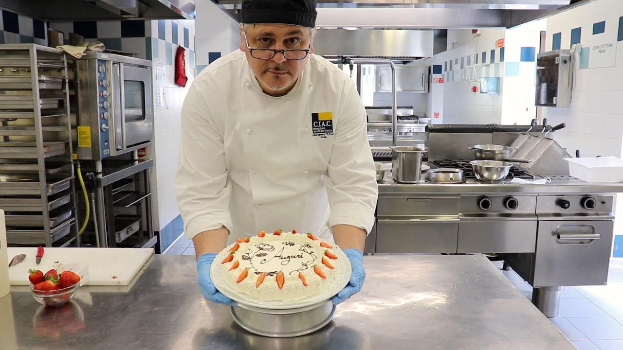 Torta alla panna con Pan di Spagna e crema Chantilly