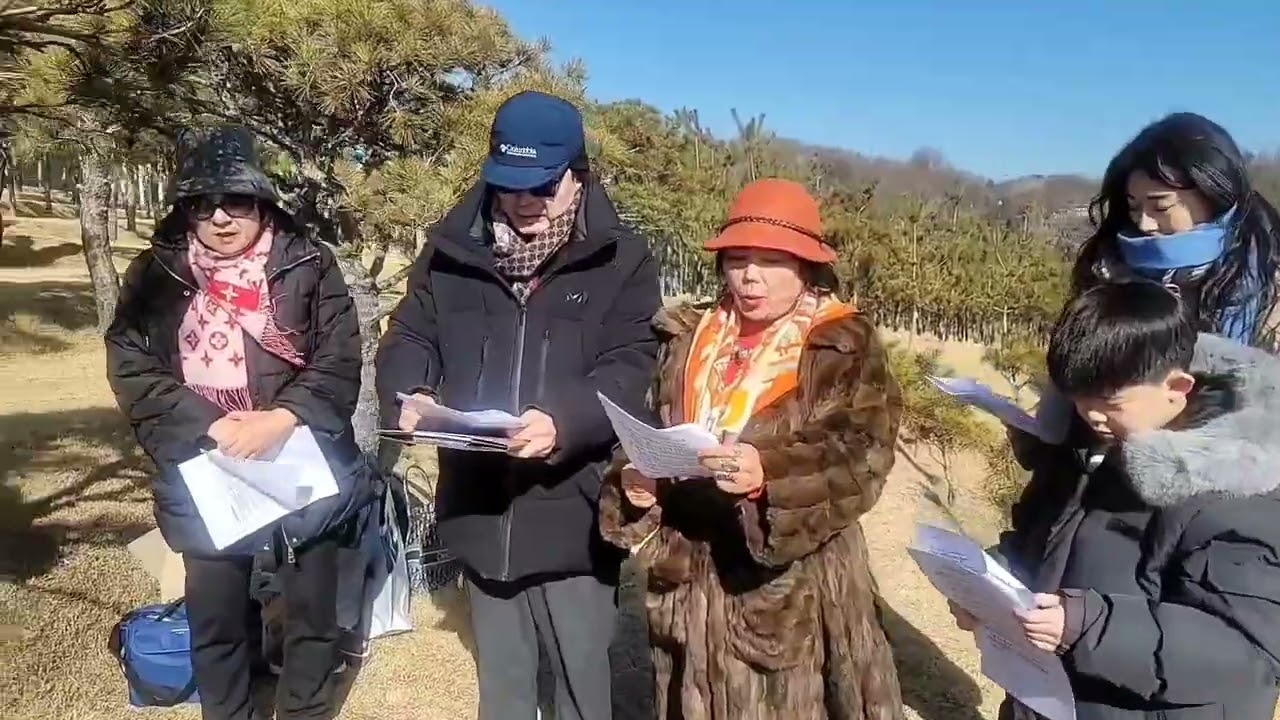 재미난세상 TV 故 송대관 선생 서거 1주기 미망인 이정심 여사의 가족들 및 지인들 유토피아 추모공원 찾아 묘제(墓祭)올려
