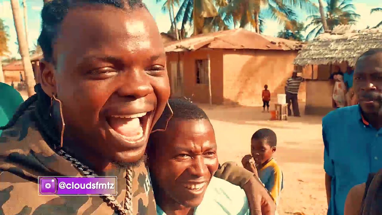 IBRAAH APEWA KUKU KIJIJINI KWA MAMA YAKE NYUMBANI TANDAHIMBA | MAPOKEZI MAKUBWA KWA HARMONIZE